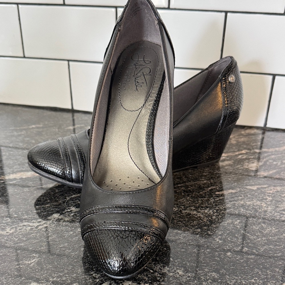 Life Stride Black Textured Wedges